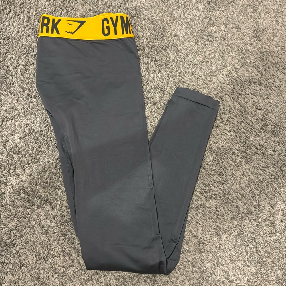 Gymshark leggings barely worn and go down to ankle.